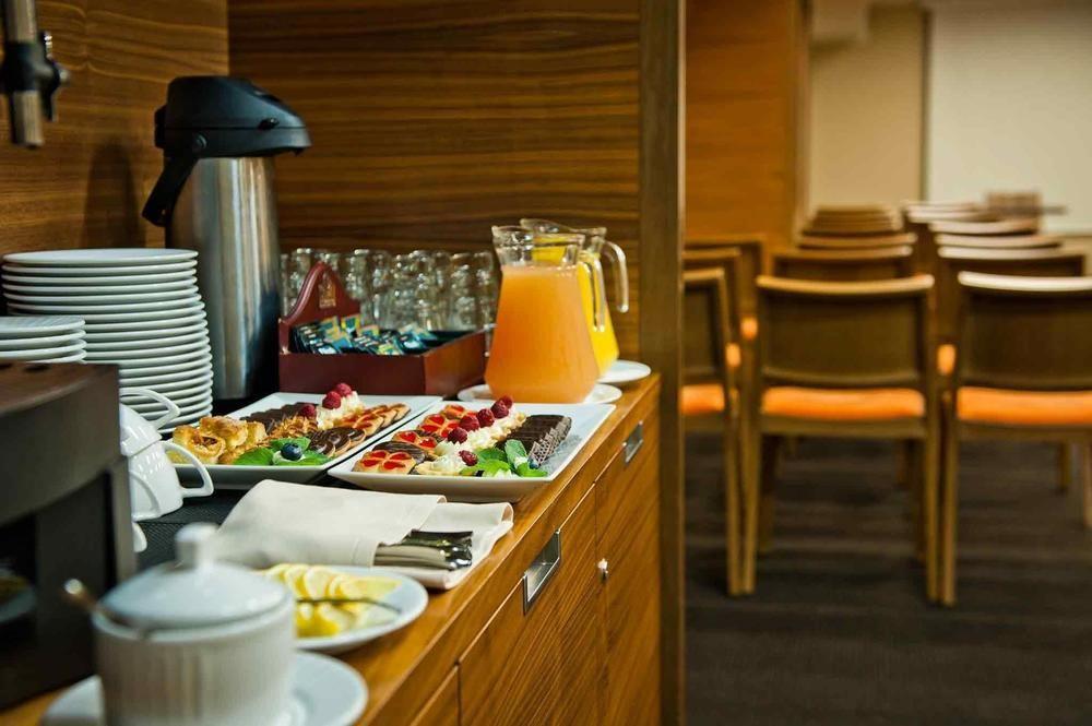 Mercure Airport Hotel 4*